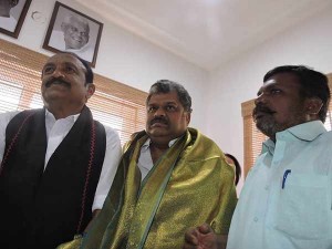 01-1451647106-vaiko-vasan-thiruma234-600